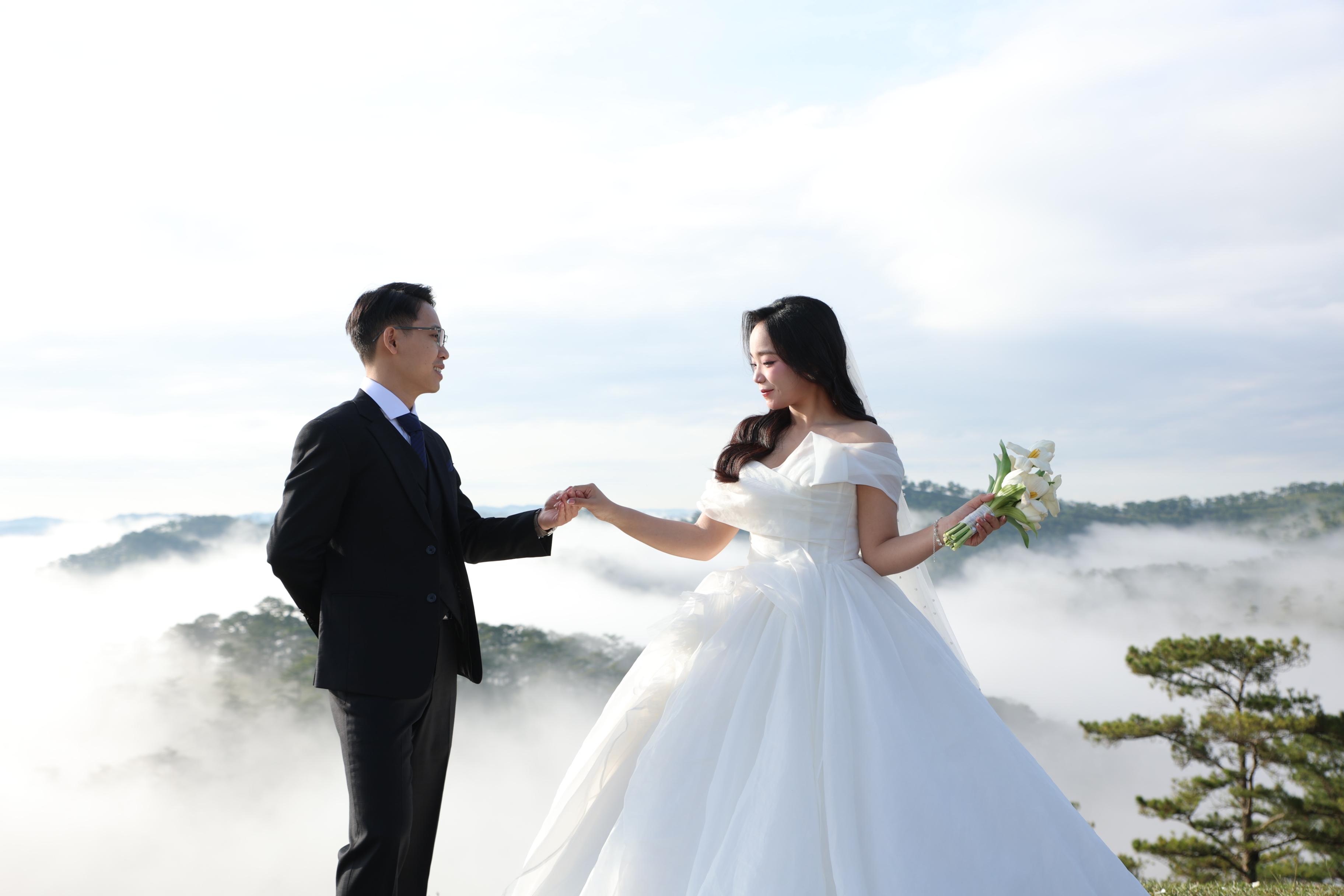 Hai Long and Tú Uyên sharing a wedding-day moment