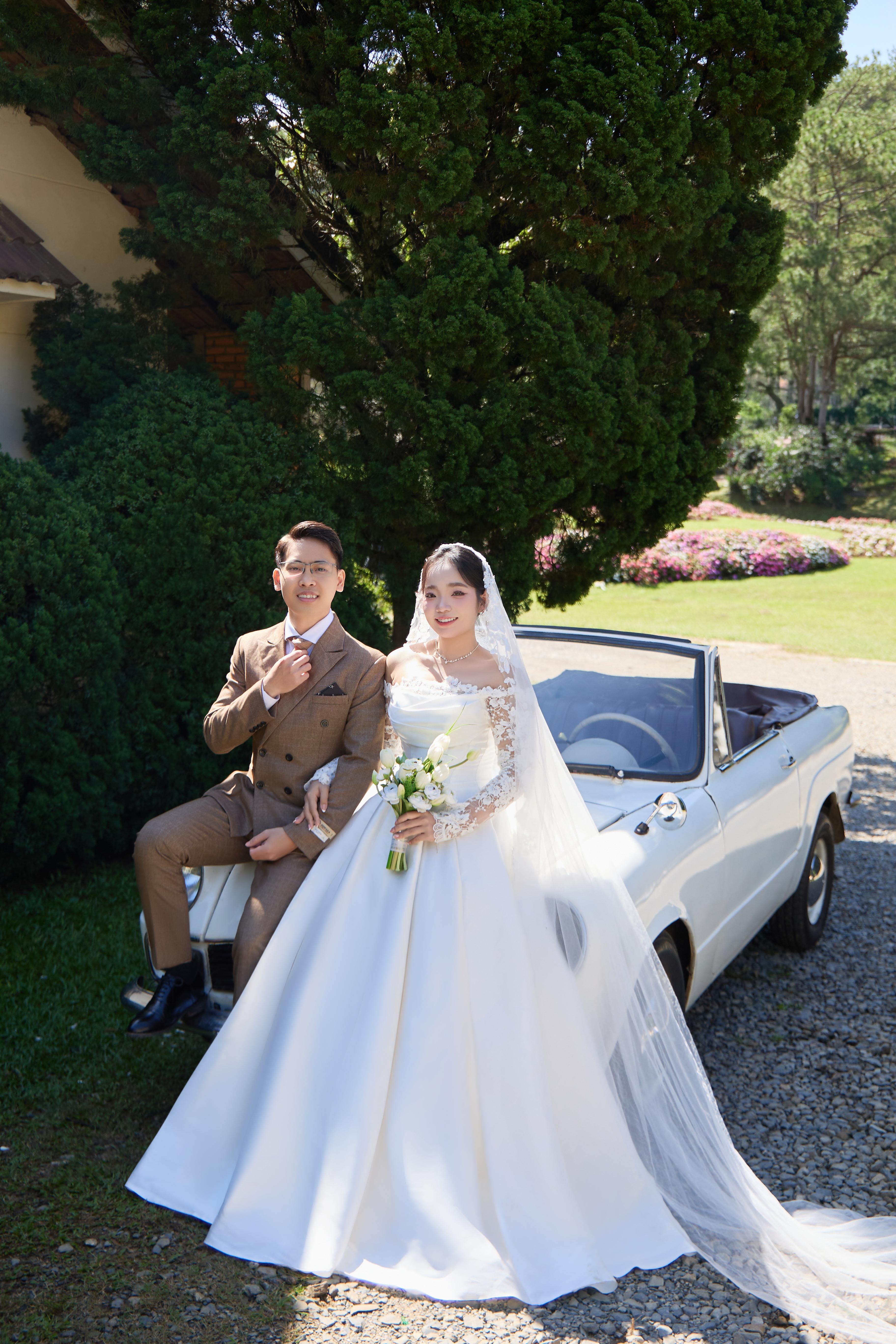 Hai Long and Tú Uyên together before their wedding